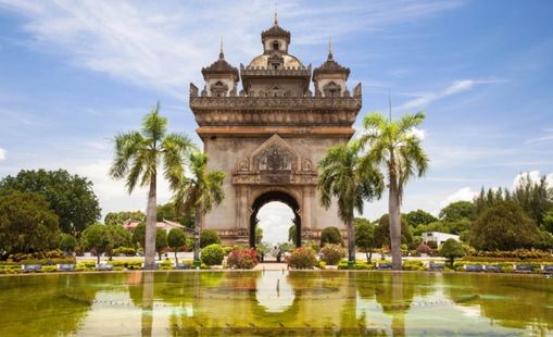 Khải hoàn môn Patuxay - Kinh nghiệm du lịch Lào