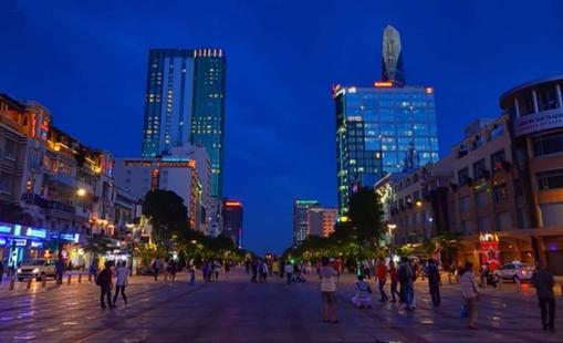 Phố đi bộ Nguyễn Huệ - Sài Gòn Về đêm đi đâu?