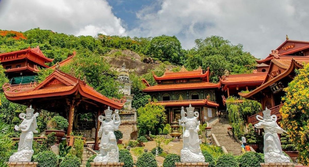 Cánh đồng hoa Thiên Anh