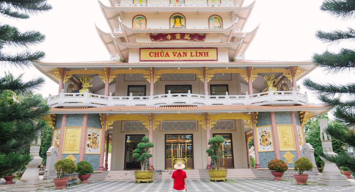 Chùa Vạn Linh Núi Cấm