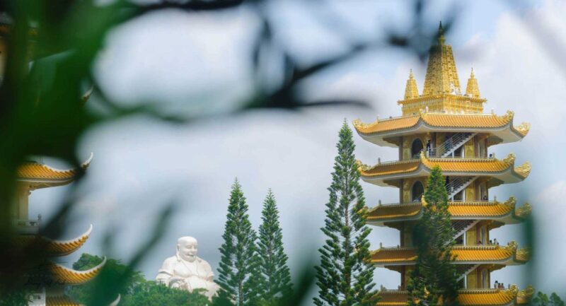 Chùa Vạn Linh Núi Cấm