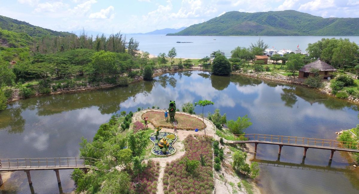Suối Hoa Lan Nha Trang