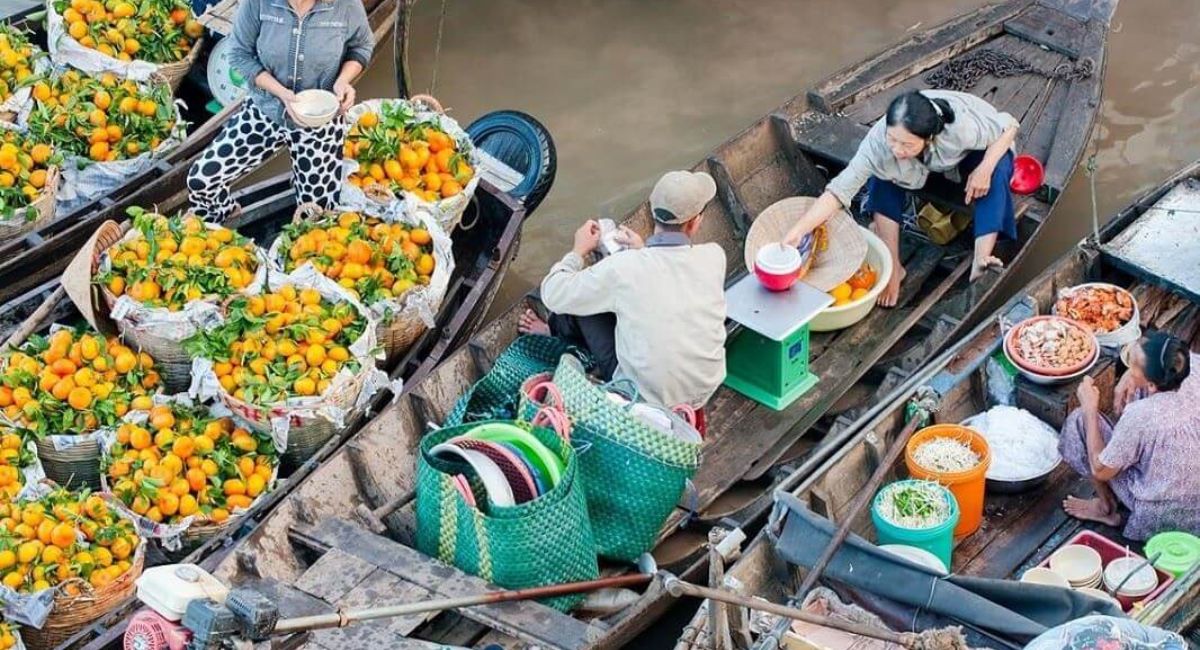 Chợ nổi Phong Điền
