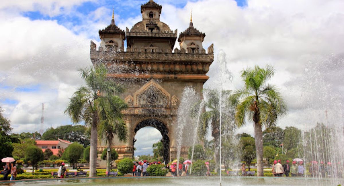 Khải Hoàn Môn Patuxay – Biểu Tượng Kiêu Hãnh Của Thủ Đô Vientiane