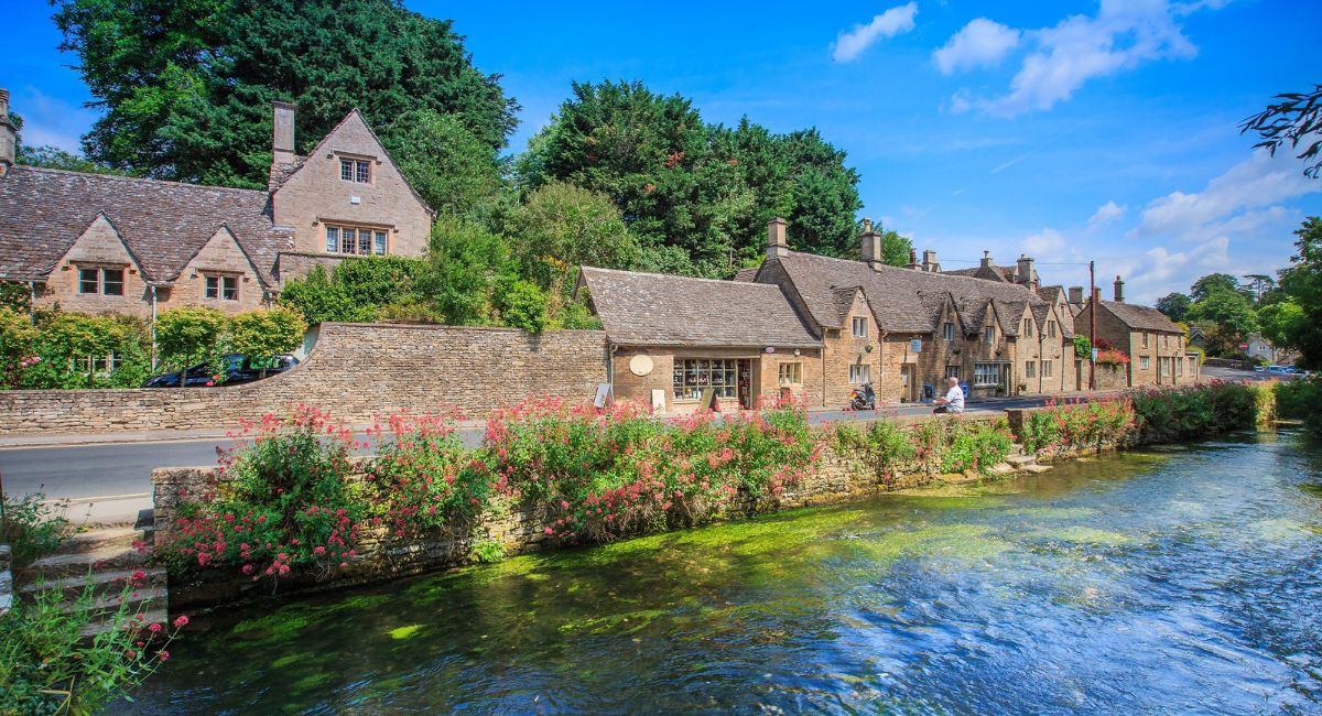 Ngôi làng Bibury – Viên ngọc cổ kính đẹp nhất nước Anh - Du Lịch Okela