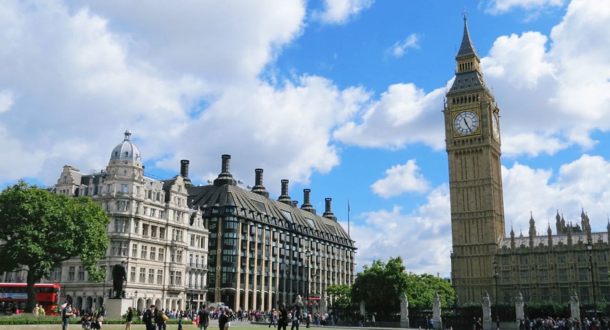 Tháp Đồng hồ Big Ben